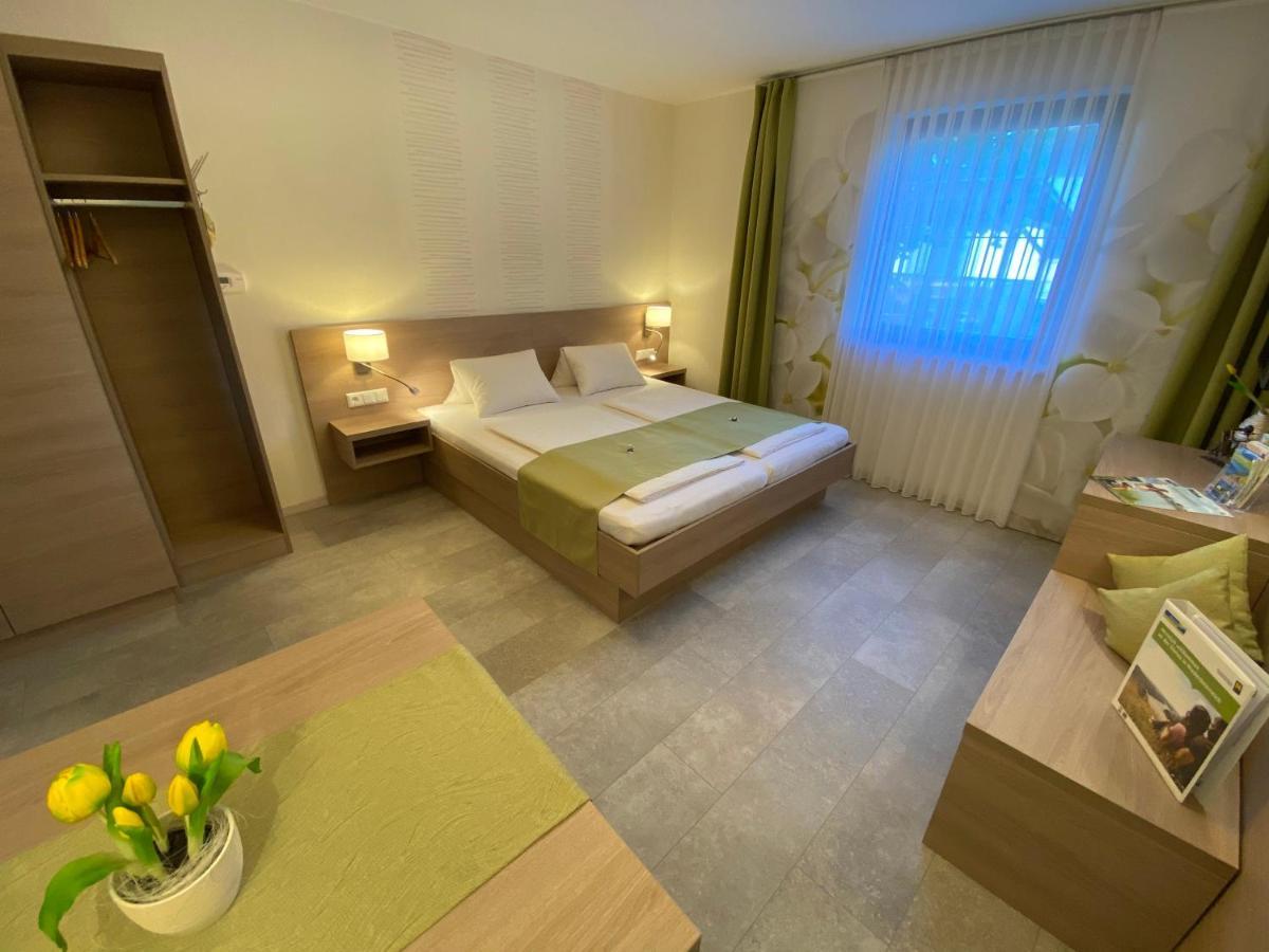 Privatzimmer Und Ferienwohnungen Leeb Persenbeug Exterior foto