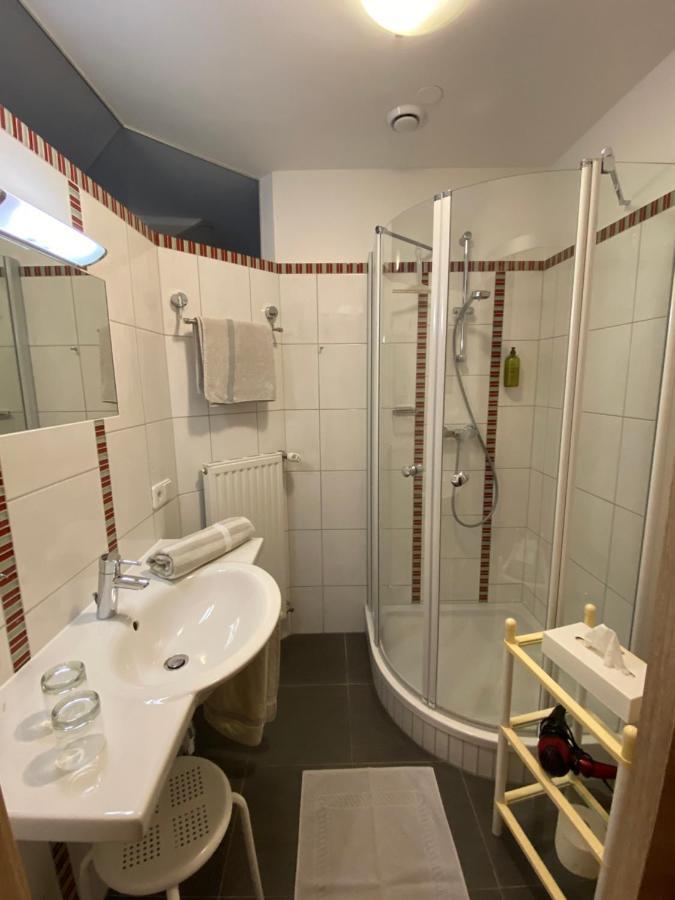 Privatzimmer Und Ferienwohnungen Leeb Persenbeug Exterior foto